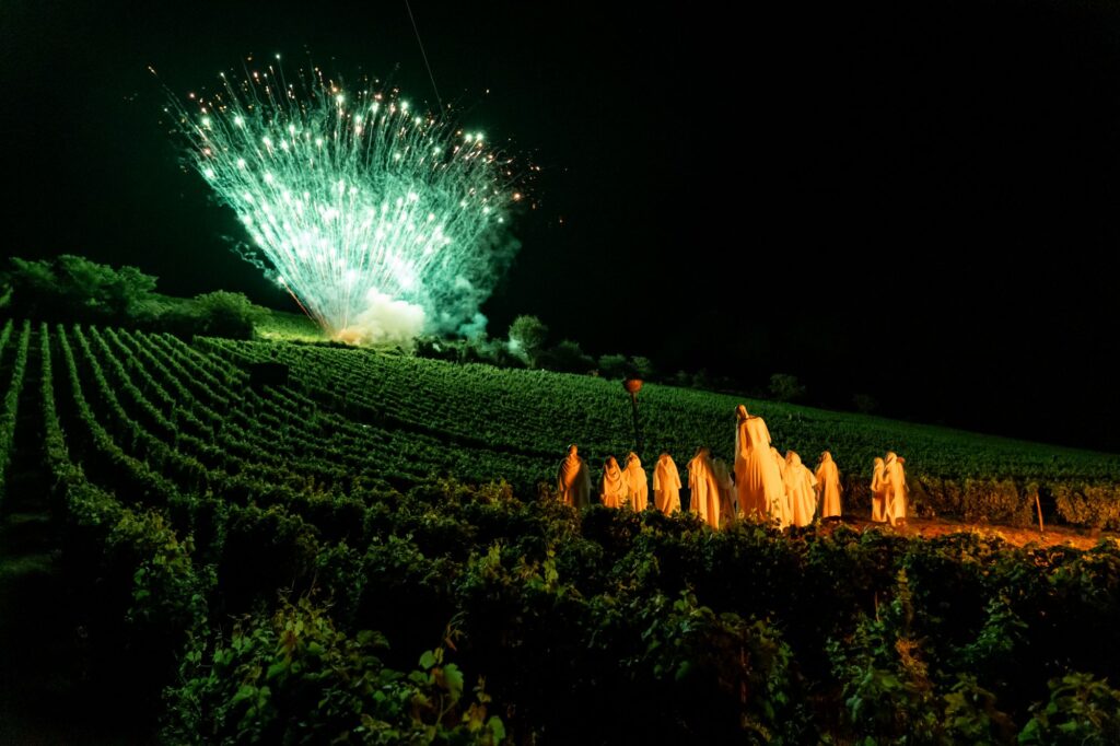 batch_Destination Grand Sancerrois © Philippe ARMANET - Nuit des Sorciers de Bué (birettes et feu d_artifice)