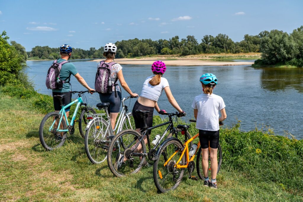 batch_Territoire Grand Sancerrois 079 © Philippe ARMANET - Cyclistes en bord de Loire