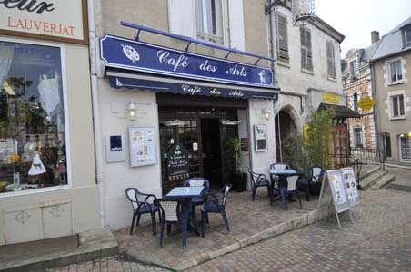 LE CAFÉ DES ARTS