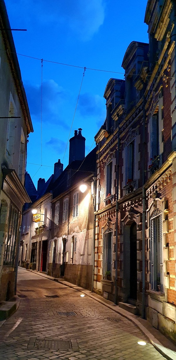 Sancerre – Rue Saint-Jean de nuit (1)