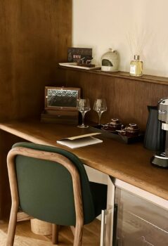 03 Suite La Céramique Desk