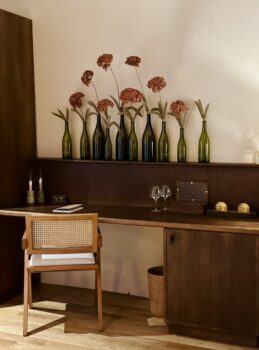 02 Suite La Cuvée Desk